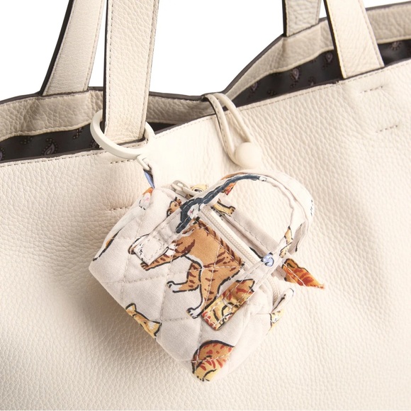 Vera Bradley Cream Key Holder with Cat Print. NWT - Picture 1 of 2